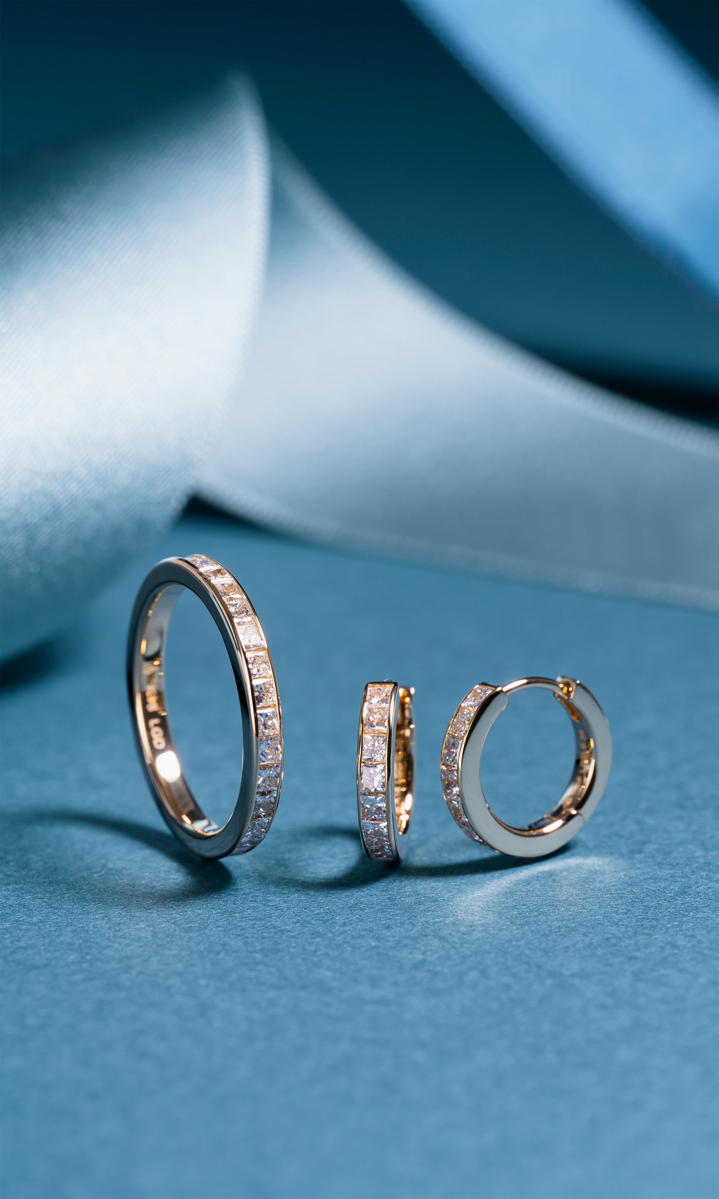 0.3ct ダイヤモンド フープピアス /プリンセスカット